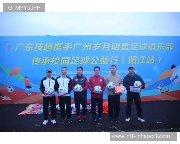 足球风围巾的魅力与时尚搭配指南让你在球场上尽显个性风采